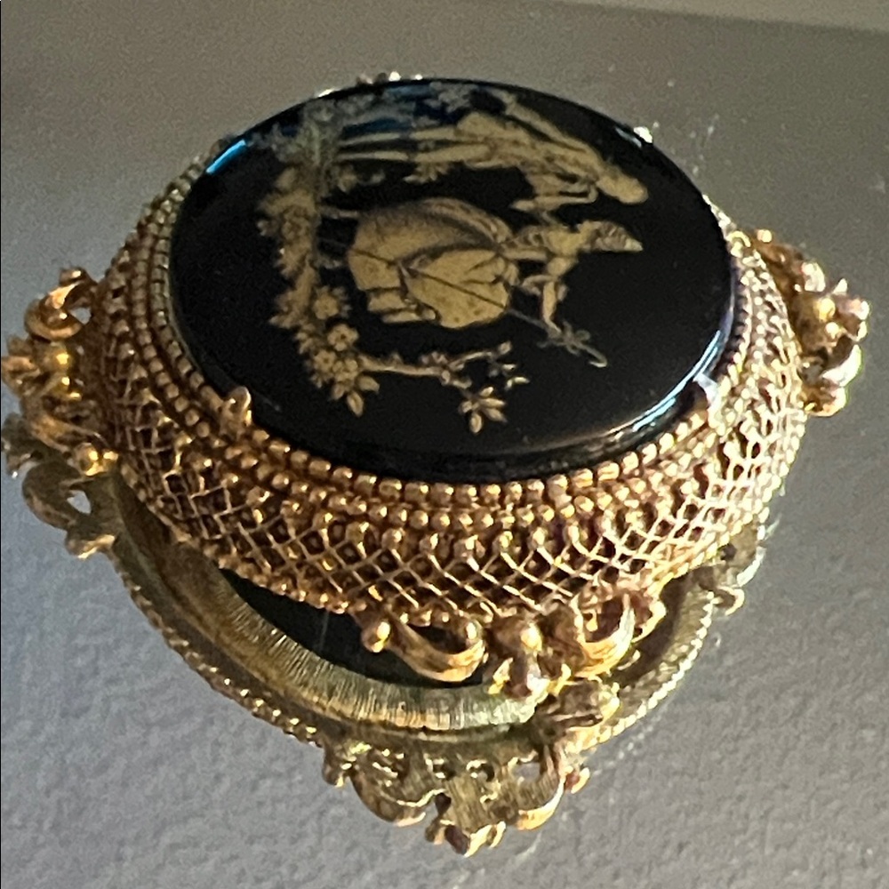 Vintage Signed FLORENZA Goldtone Gold FRAGONARD Scene Miniature Pin Brooch - Picture 3 of 8